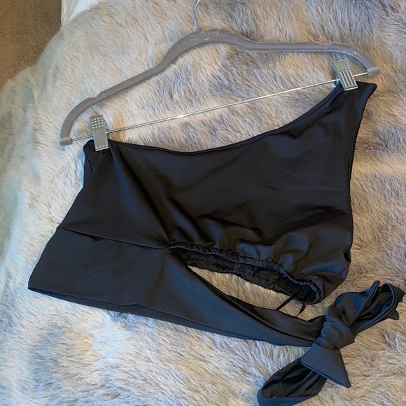 Black crop top - Picture 1 of 1